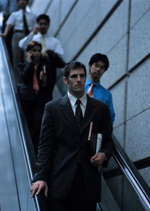 2026年最新版：これ一つで差がつくビッグシルエットTシャツの魅力とコーデ術